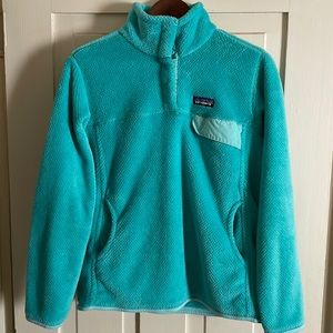 Teal/blue Patagonia fleece so cozy!! In excellent condition, like new.